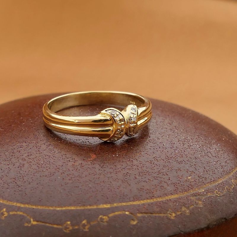 Image 2 of Gold ring with diamonds; 0.04 ct.