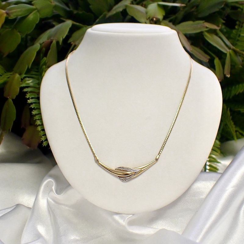 Image 4 of Gold necklace with a fixed pendant and diamond; 0.01 ct | 43.5 cm