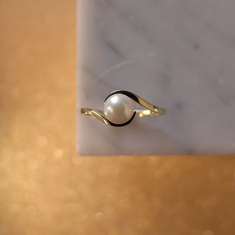 Image 2 of 8 carat ring with pearl