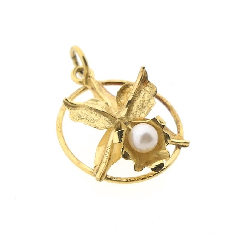 Image 3 of 18 carat gold pendant of lily with pearl