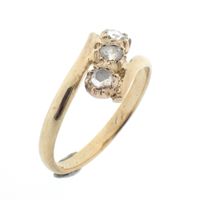 Gold ring with rose-cut diamonds; approx. 0.20 ct.