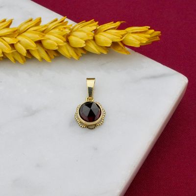 Image 2 of Vintage gold pendant with garnet