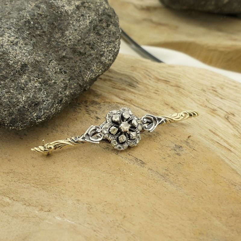 Image 8 of Victorian gold brooch with diamond; 0.27 ct.