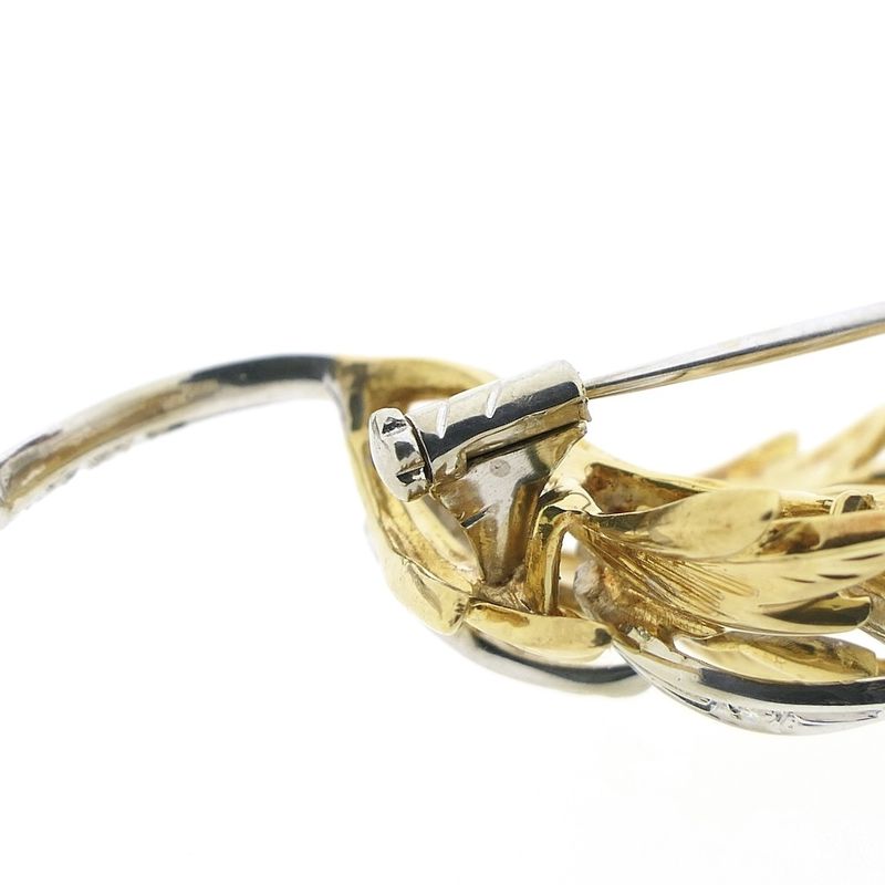 Image 8 of Exclusive two-tone gold leaf brooch with diamond 0.065