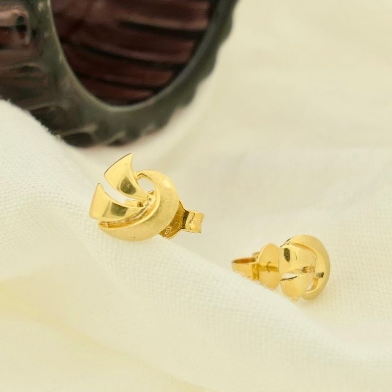 Image 2 of Gold stud earrings