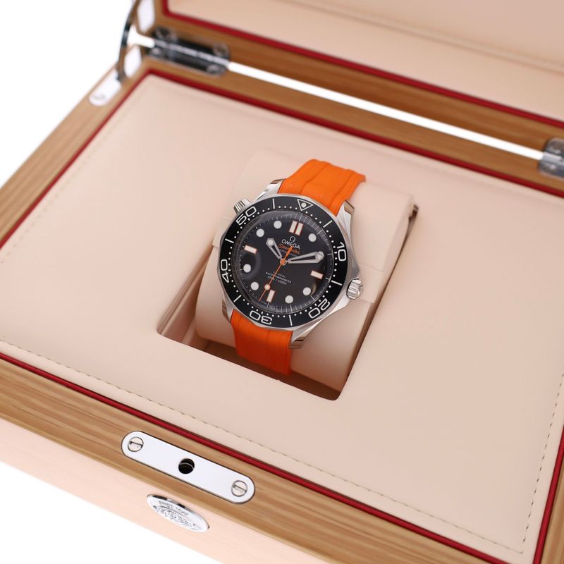 Image 3 of Omega Seamaster 300m 'Master Chronometer' 21032422001006; Automatic Men's Watch