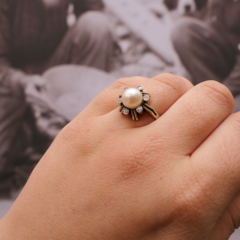 Image 4 of Gold ring with pearl and diamonds 0.21 ct.