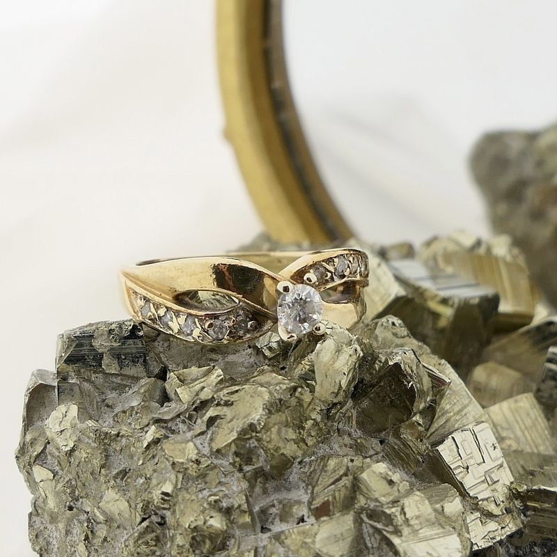 Image 2 of Vintage gold ring with diamond | 0.26 ct.