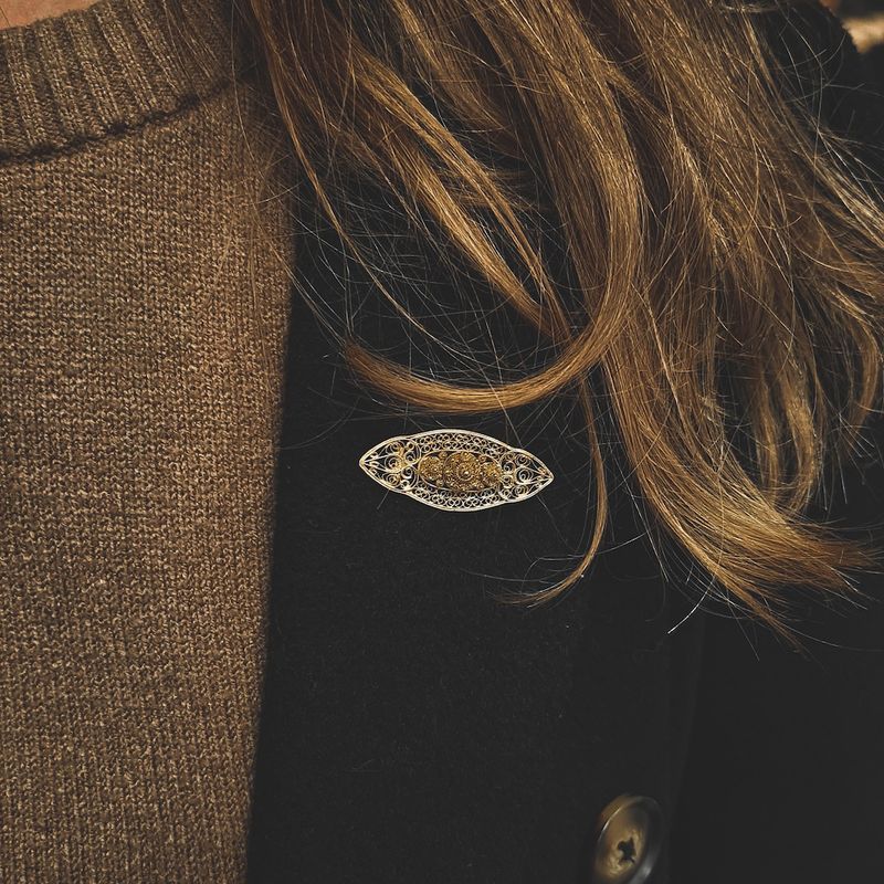 Image 9 of Gold brooch with Zeeland buttons