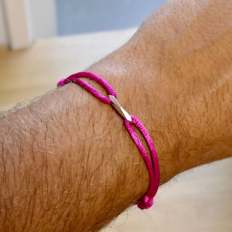 Afbeelding 9 van Magenta Satijnkoordarmband met een Zilveren Closed forever schakel