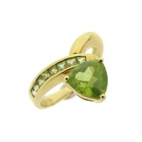 18 carat gold V-shaped ring with peridot