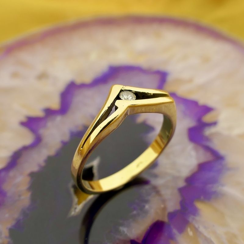 Image 7 of Gold ring with diamond; 0.05 ct.