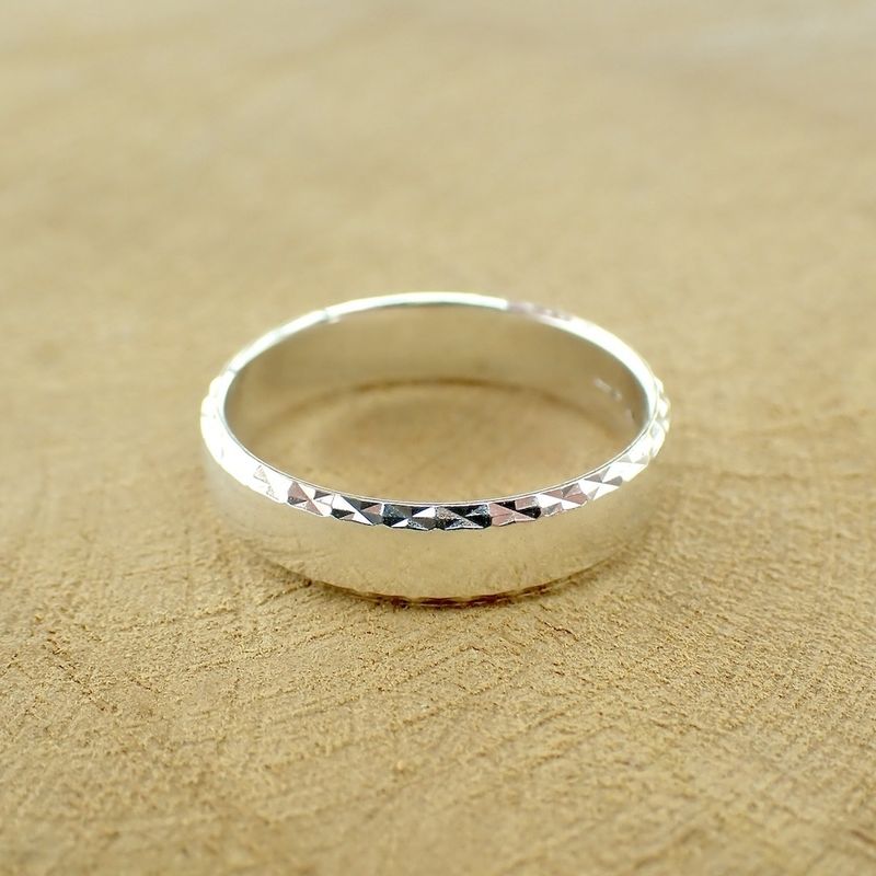 Image 6 of Silver ring with facets