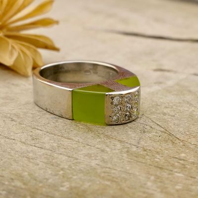 Image 2 of White gold ring with chrysoprase and diamonds; 0.27 ct.