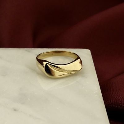 Image 2 of Vintage gold ring