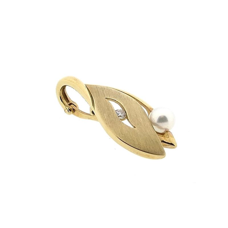 Image 3 of Gold pendant set with pearl and zirconia