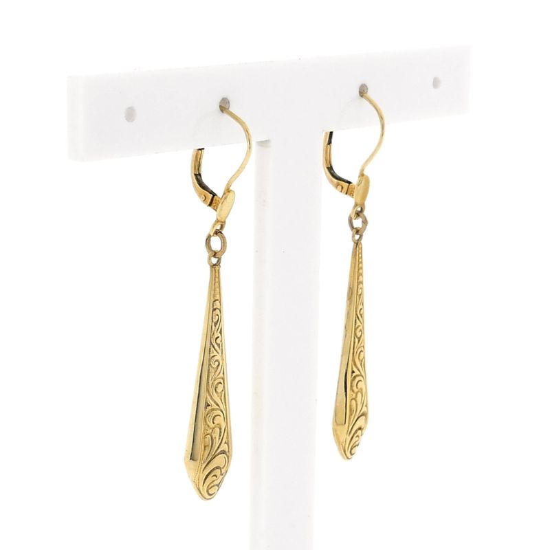 Image 3 of Gold earring with pattern