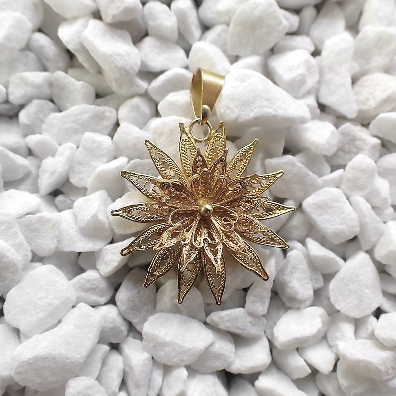 Image 6 of Vintage gold flower pendant with filigree technique