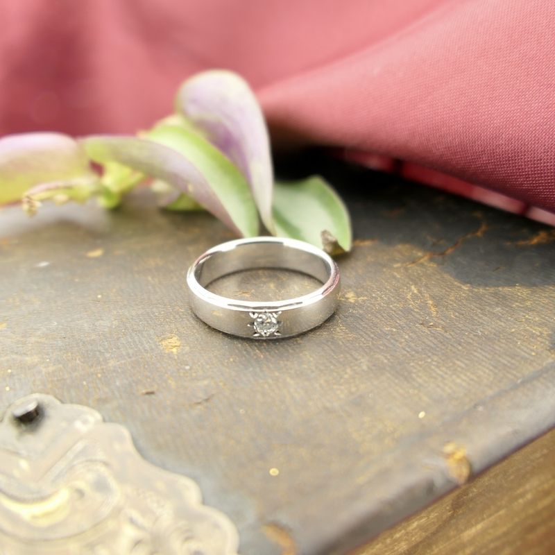 Image 2 of White gold women's ring with diamond | 0.05 ct.