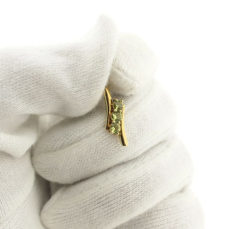 Image 6 of Gold pendant with peridot