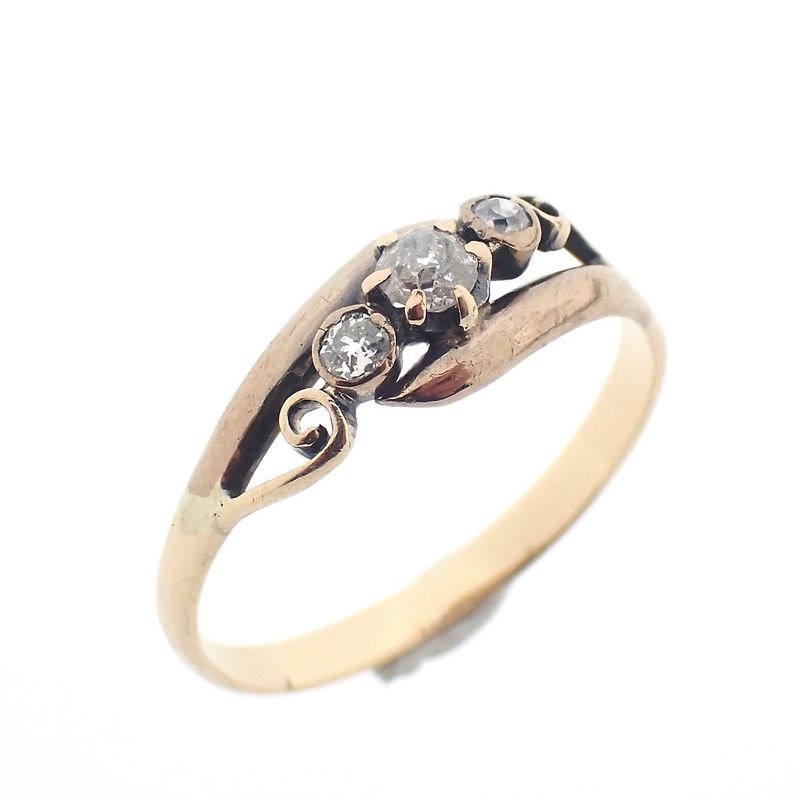 Image 1 of Two-tone gold ring with diamonds; 0.17 ct. | Antique