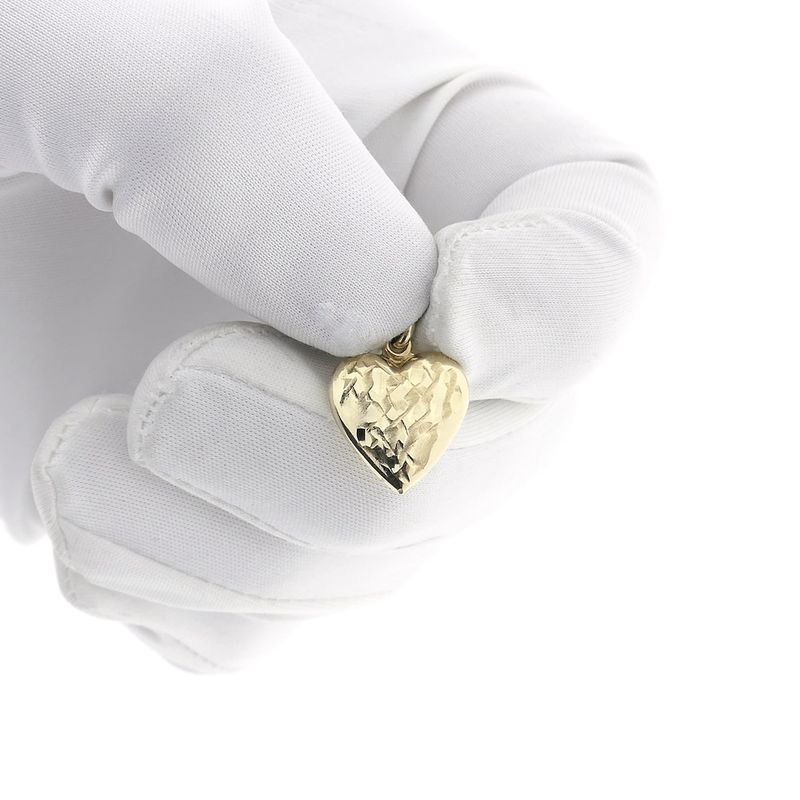 Image 9 of 8 kt heart pendant