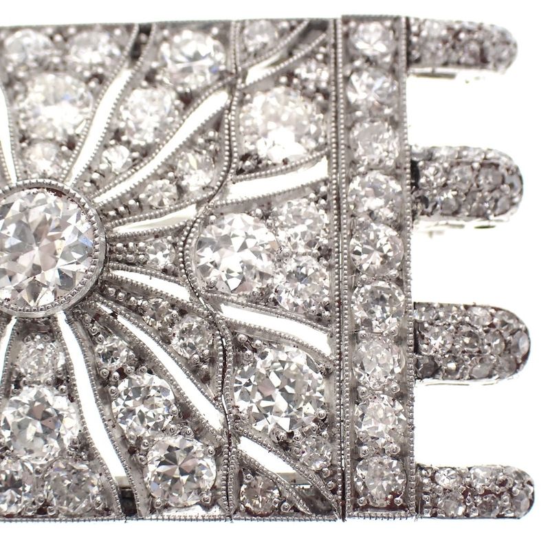 Image 9 of Unique 18 kt white gold brooch set with diamonds of approx. 4.70 ct.
