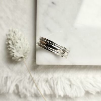 Image 2 of White gold ring | Novell