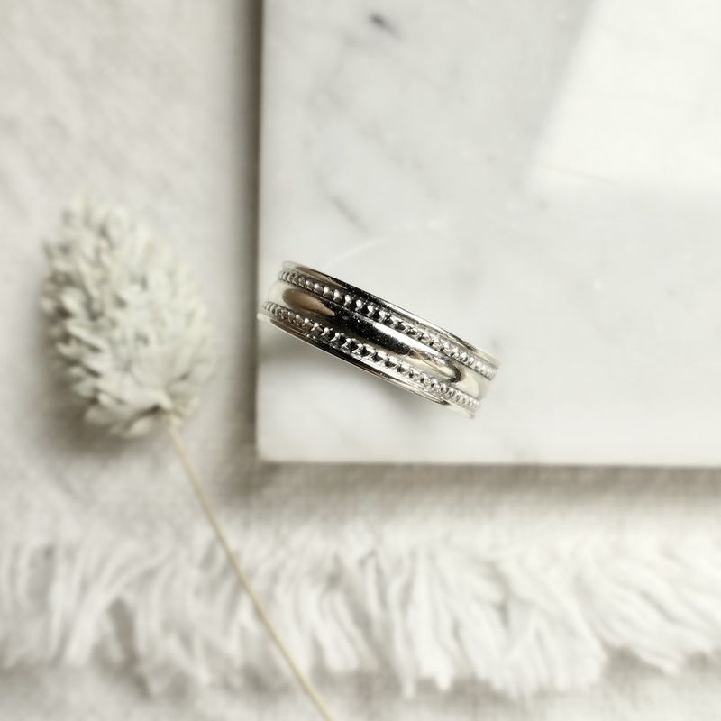 Image 2 of White gold ring | Novell