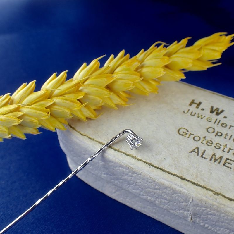 Image 2 of White gold brooch pin with diamond | 0.10 ct.