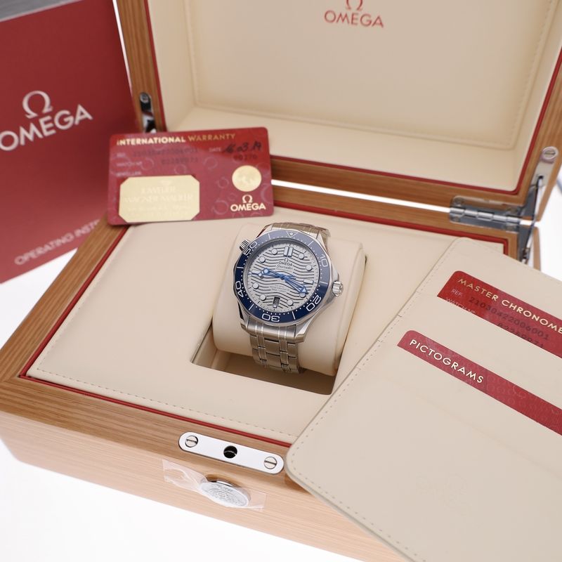 Image 4 of Omega Seamaster 300m Co-Axial Master Chronometer 42mm 210.30.42.20.06.001; Automatic men's watch