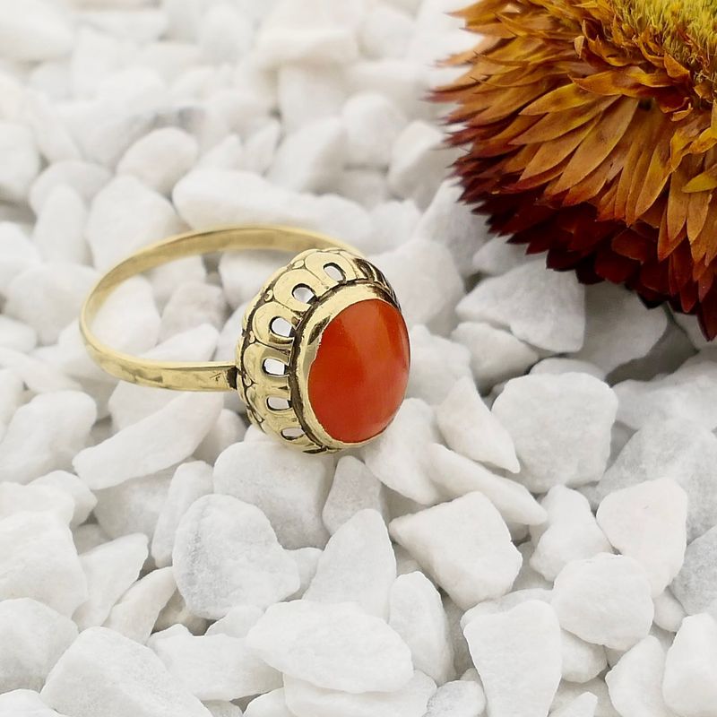 Afbeelding 2 van 8 karaat ring met bloedkoraal 