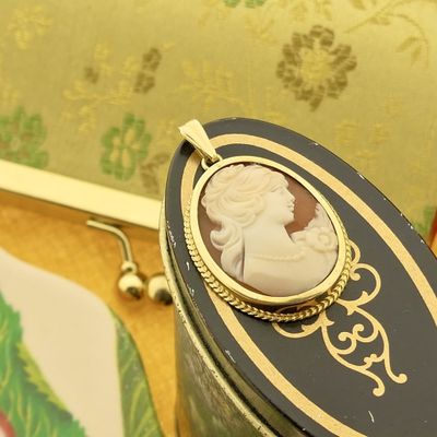 Image 2 of Vintage gold pendant with cameo