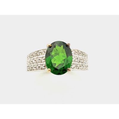 9 carat ring with a green zirconia and zirconia Image 2 of 9 carat ring with a green zirconia and zirconia
