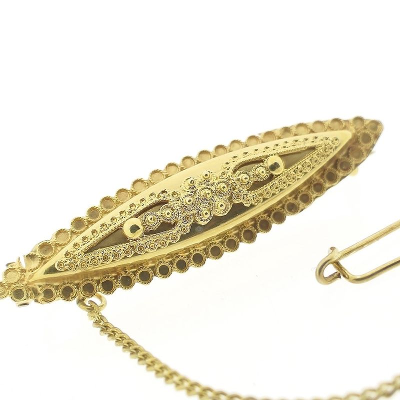 Image 3 of Gold brooch with Zeeland buttons