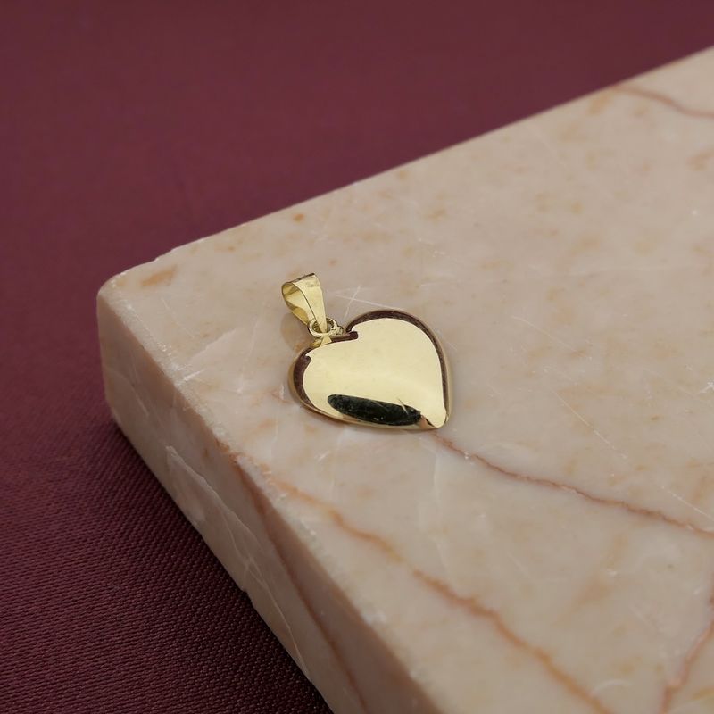 Image 2 of Gold pendant of a heart