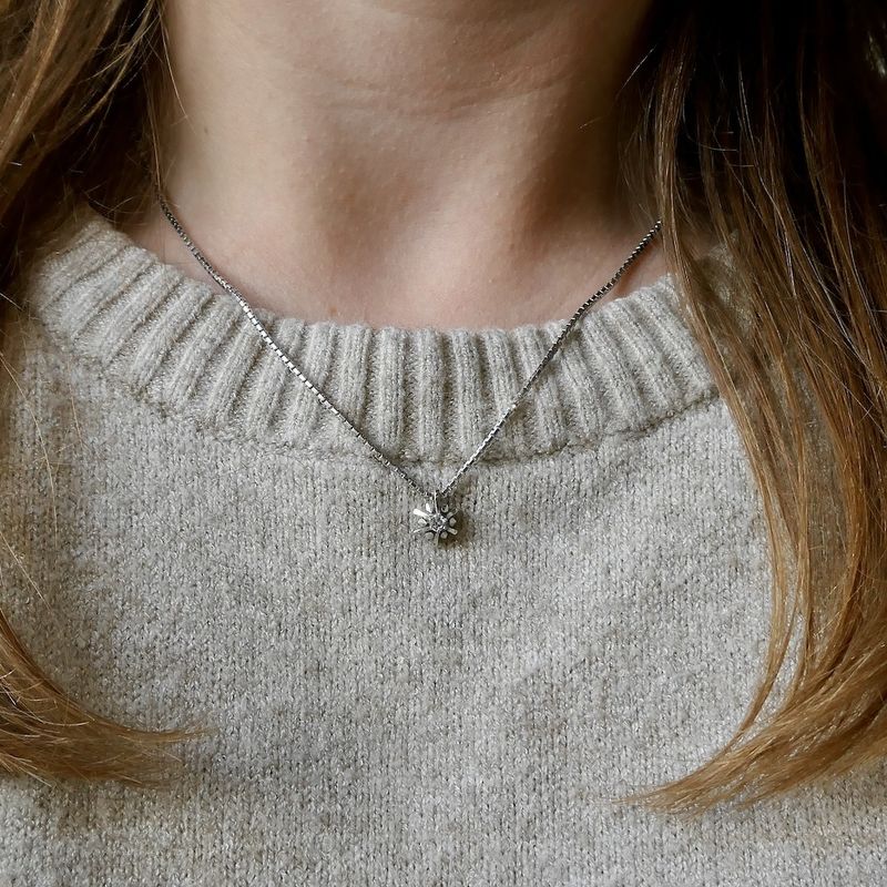 Image 13 of White gold Venetian chain with fixed pendant and diamond; 0.10 ct.