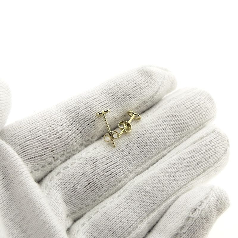 Image 6 of Gold heart-shaped stud earrings