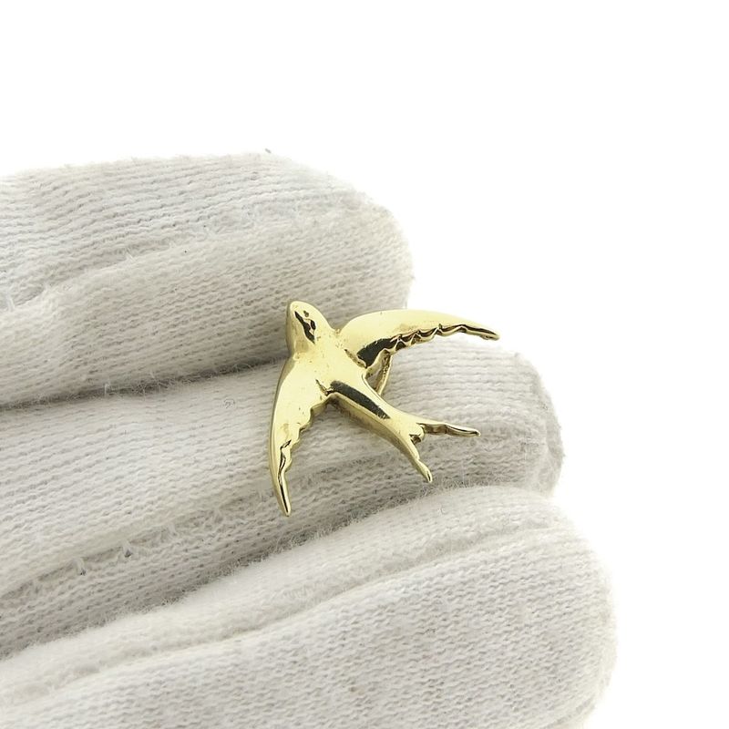 Image 7 of Gold pendant of a swallow