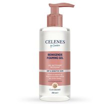Foto van Celenes Cloudberry cleansing foam dry/sensitive skin