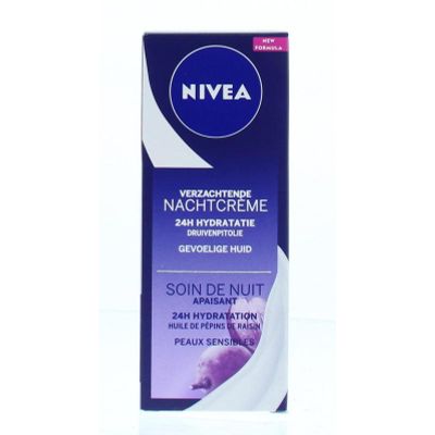 Foto van Nivea Essentials nachtcreme sensitive