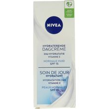 Foto van Nivea Essentials hydraterende dagcreme SPF15 norm/gem