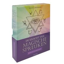 Foto van De kracht van magische spreuken boek en kaart