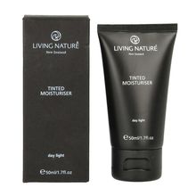 Foto van Living Nature Day light tinted moisturiser