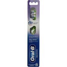 Foto van Oral B Pro 3D white hand tandenborstel