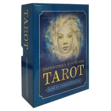 Foto van Paranormale kracht van tarot boek en orakelkaarten