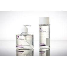 Foto van Volatile Purple rose face wash