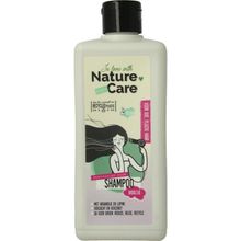 Foto van Nature Care Shampoo beschadigd haar