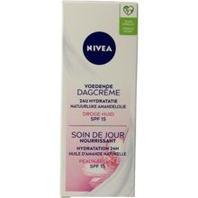 Foto van Nivea Essentials hydraterende dagcreme SPF15 droog/gev