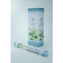 Foto van Wierook white flowers